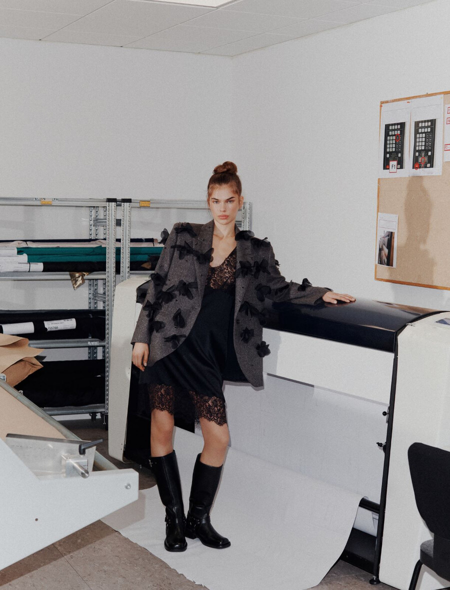 blazer con dettagli floreali e ricamati - marrone scuro