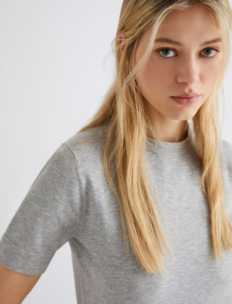 t-shirt con colletto rimovibile e dettaglio in cristallo - grigio