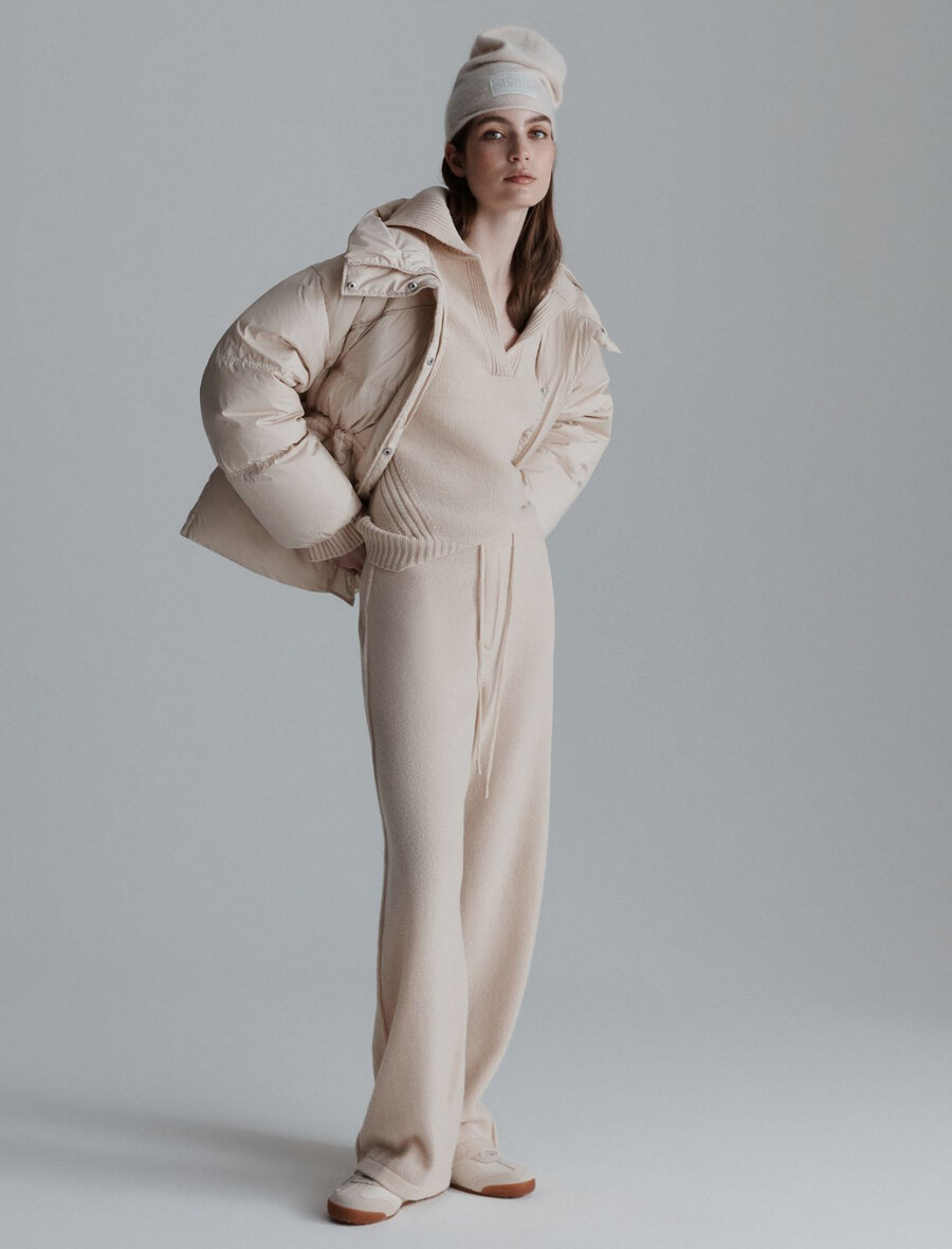 maglione a collo alto dal taglio squadrato - crema